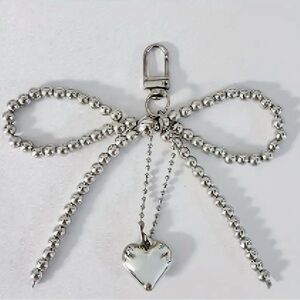 NWT! Women's Fashionable Pearl Beaded Heart Pendant Keychain.